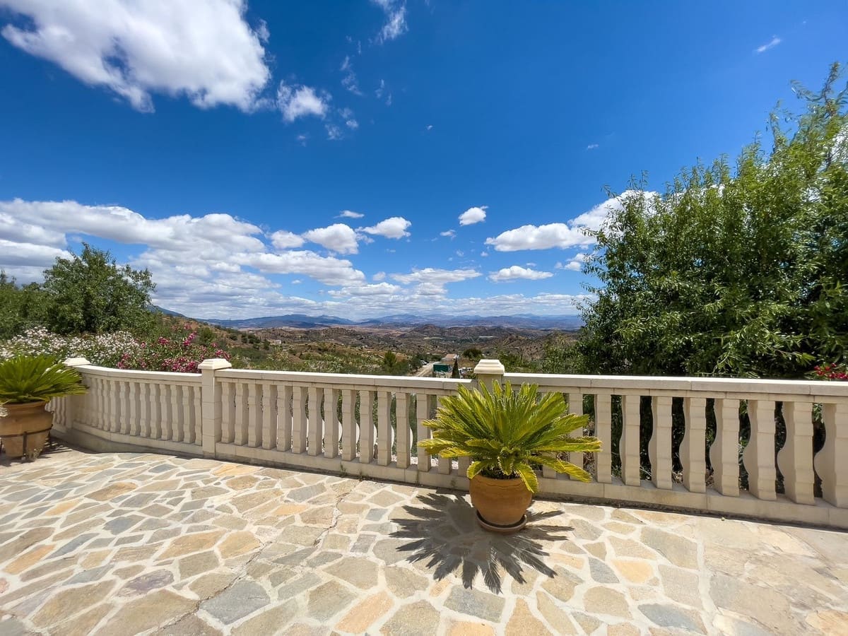 8 soveværelse Villa til salg i Monda med swimmingpool garage - € 875.000 (Ref: 8371955)