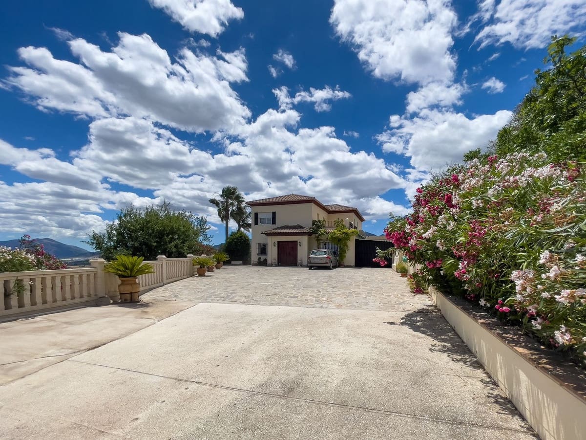 8 soveværelse Villa til salg i Monda med swimmingpool garage - € 875.000 (Ref: 8371955)