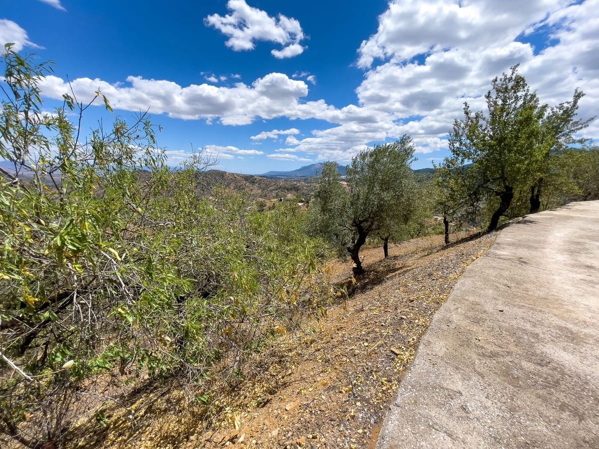 8 soveværelse Villa til salg i Monda med swimmingpool garage - € 875.000 (Ref: 8371955)