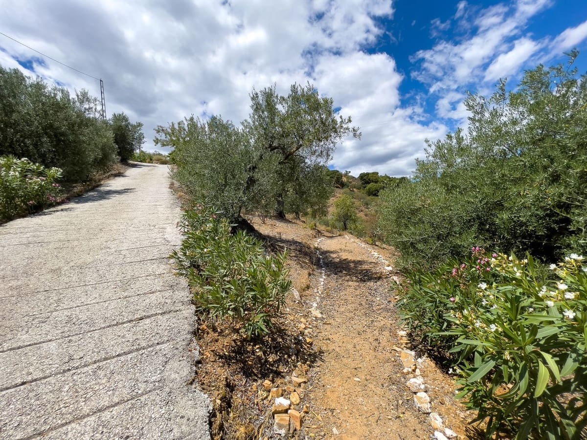 8 soveværelse Villa til salg i Monda med swimmingpool garage - € 875.000 (Ref: 8371955)