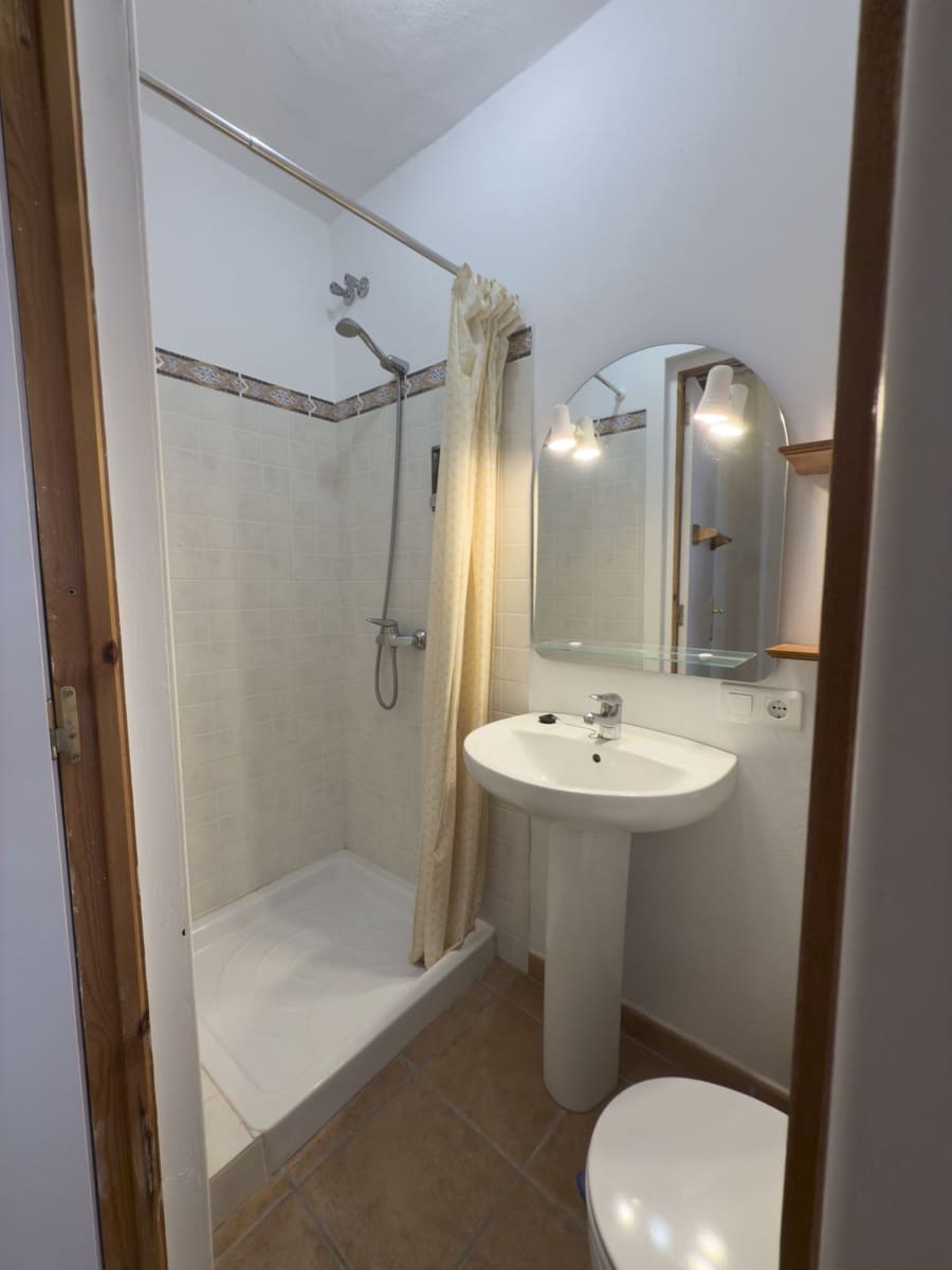 6 soveværelse Byhus til salg i Tolox - € 275.000 (Ref: 8912150)