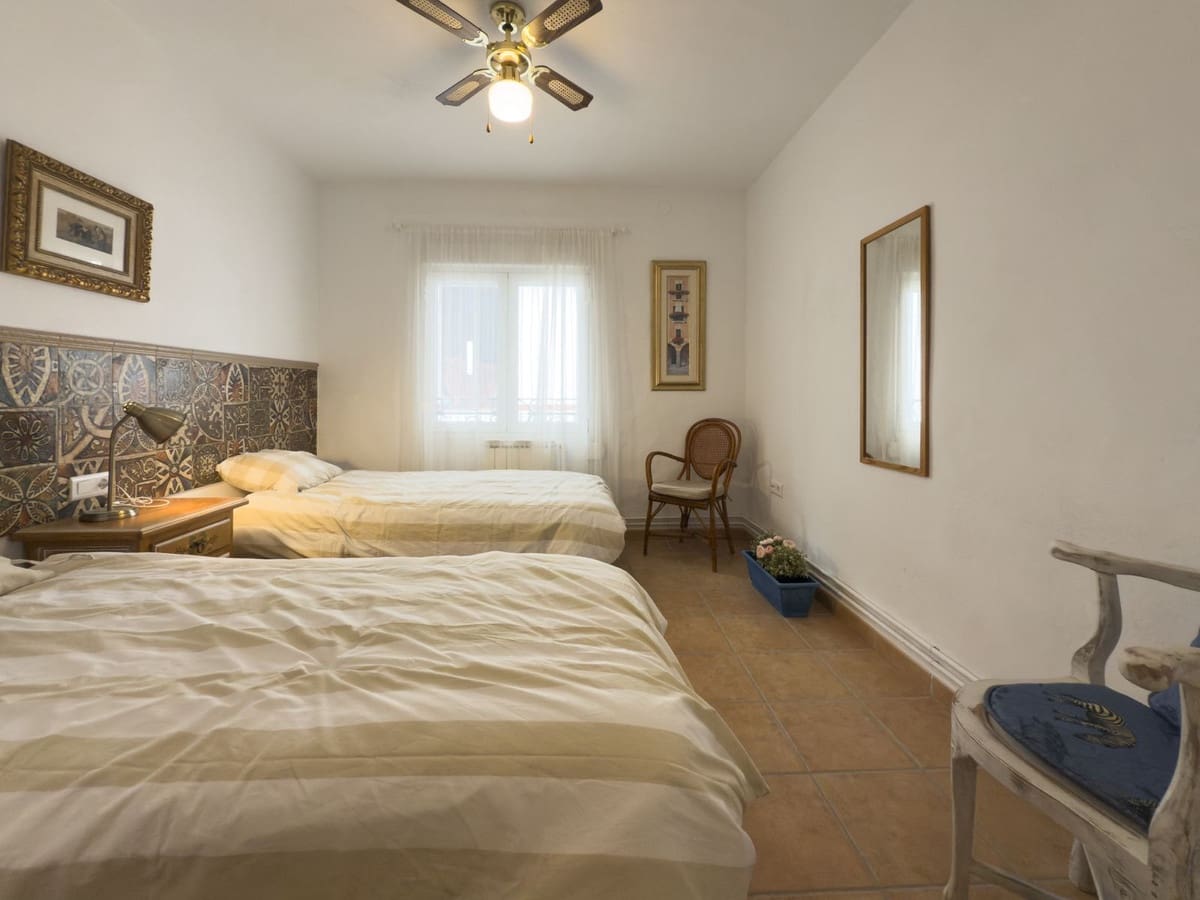 6 soveværelse Byhus til salg i Tolox - € 275.000 (Ref: 8912150)