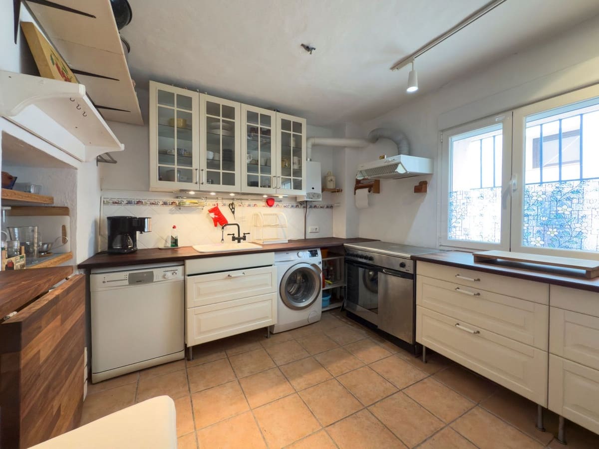 6 soveværelse Byhus til salg i Tolox - € 275.000 (Ref: 8912150)