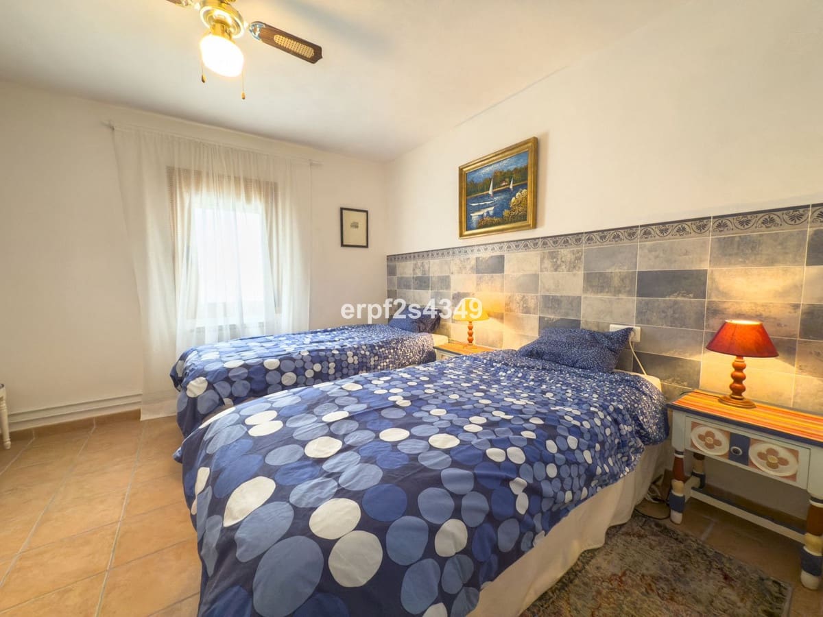 Casa de 6 habitaciones en Tolox en venta - 275.000 € (Ref: 8912150)