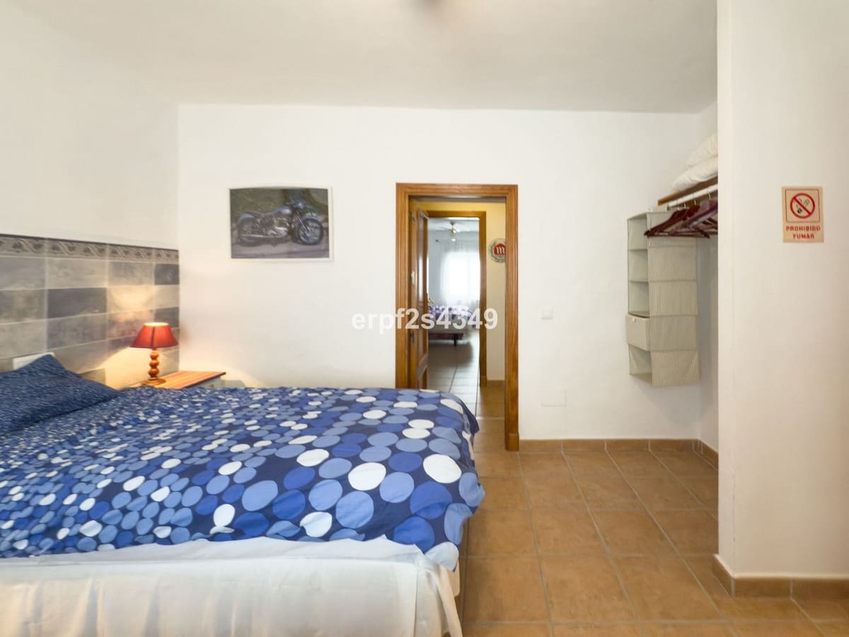 Casa de 6 habitaciones en Tolox en venta - 275.000 € (Ref: 8912150)