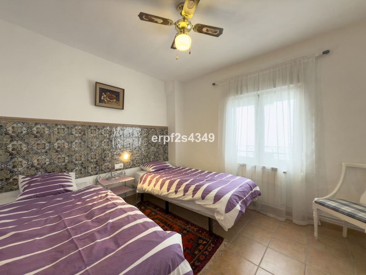 Casa de 6 habitaciones en Tolox en venta - 275.000 € (Ref: 8912150)