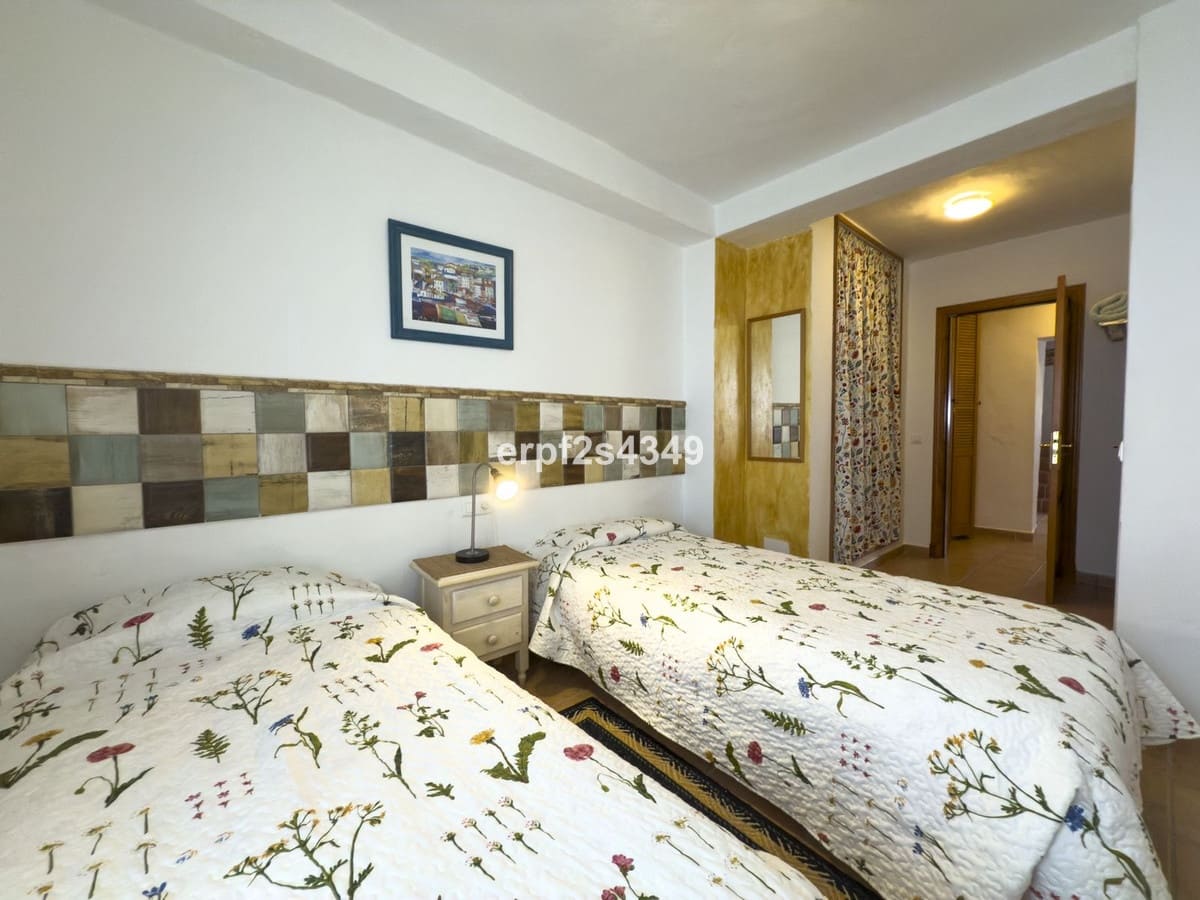 Casa de 6 habitaciones en Tolox en venta - 275.000 € (Ref: 8912150)