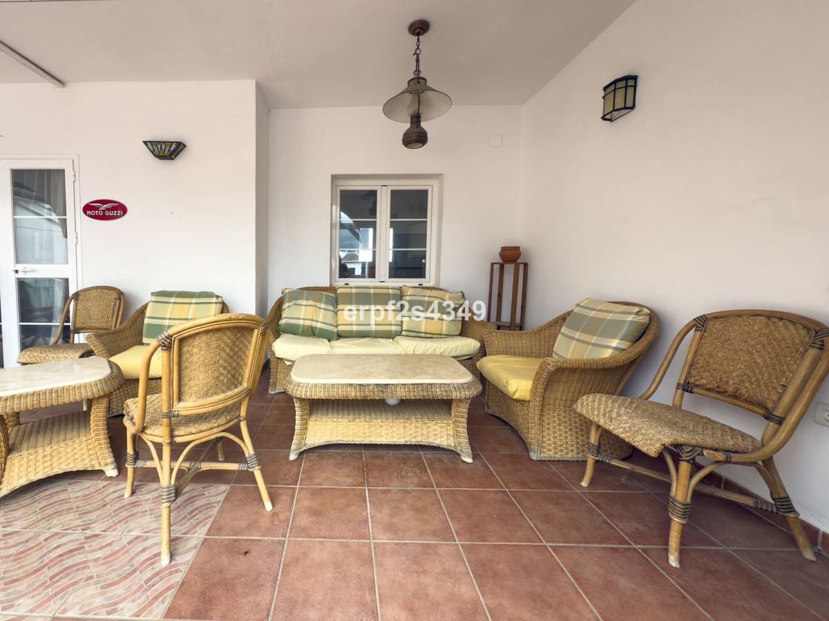 Casa de 6 habitaciones en Tolox en venta - 275.000 € (Ref: 8912150)