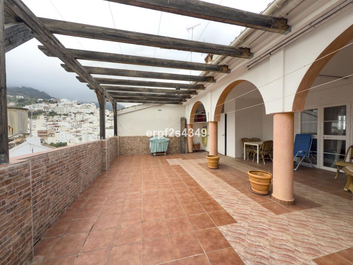 Casa de 6 habitaciones en Tolox en venta - 275.000 € (Ref: 8912150)