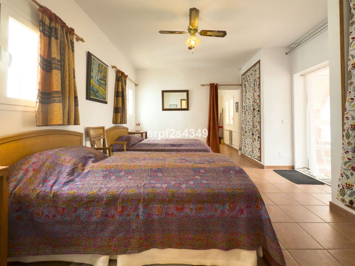 Casa de 6 habitaciones en Tolox en venta - 275.000 € (Ref: 8912150)