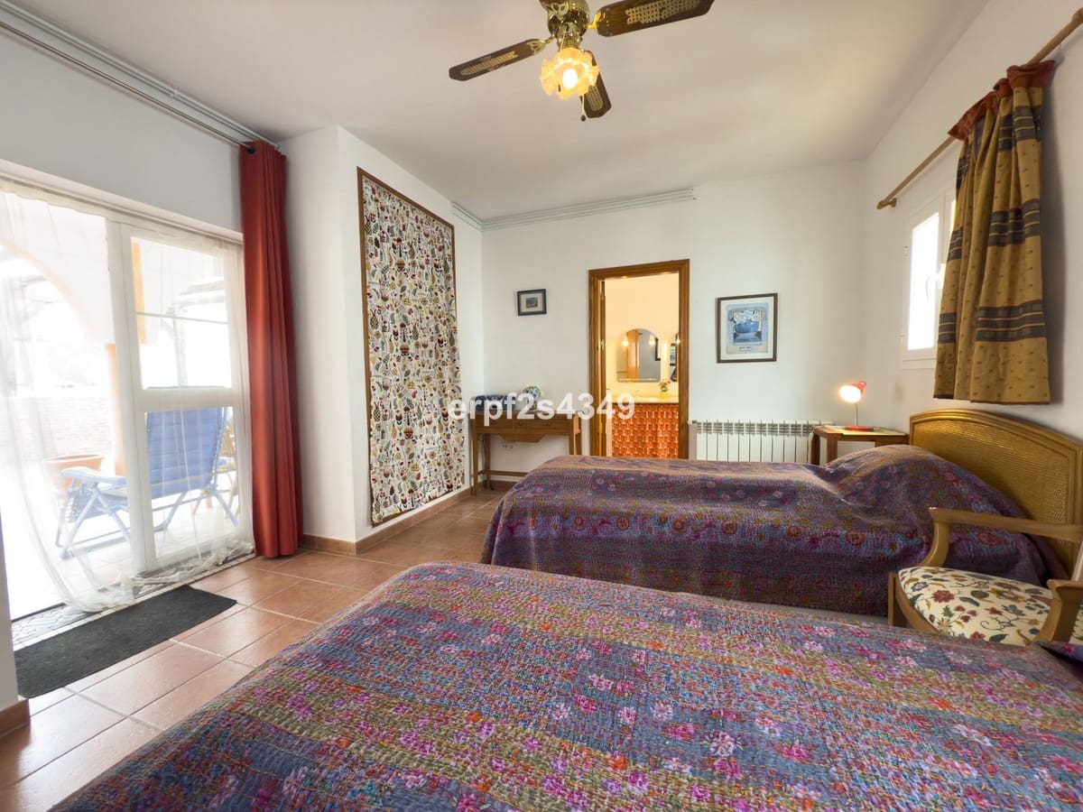 Casa de 6 habitaciones en Tolox en venta - 275.000 € (Ref: 8912150)