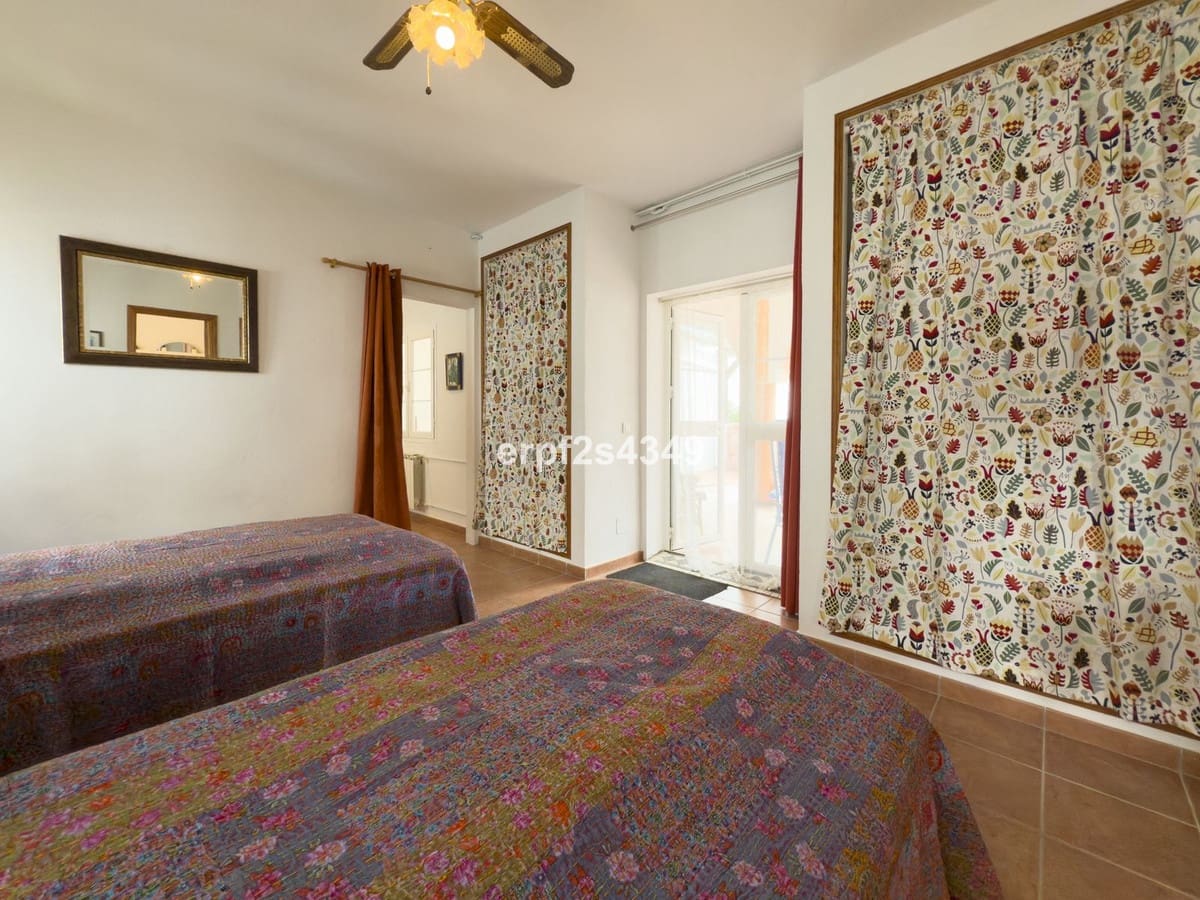 Casa de 6 habitaciones en Tolox en venta - 275.000 € (Ref: 8912150)