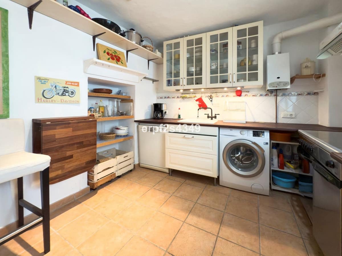 6 bedroom Townhouse for sale in Tolox - € 275,000 (Ref: 8912150)