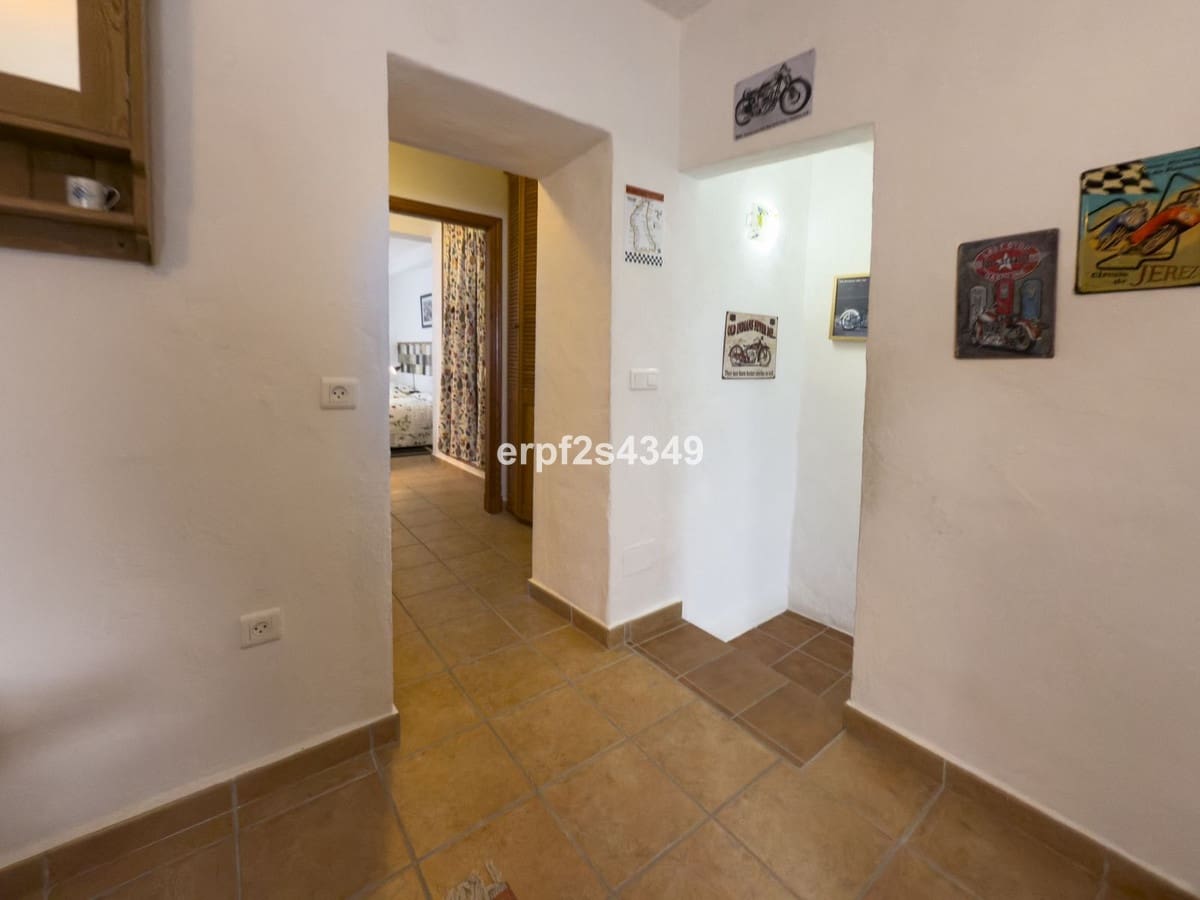 6 bedroom Townhouse for sale in Tolox - € 275,000 (Ref: 8912150)