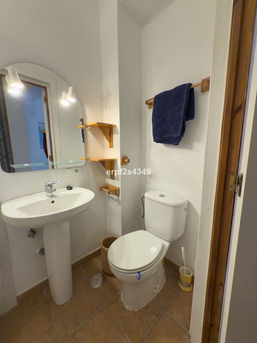 6 bedroom Townhouse for sale in Tolox - € 275,000 (Ref: 8912150)