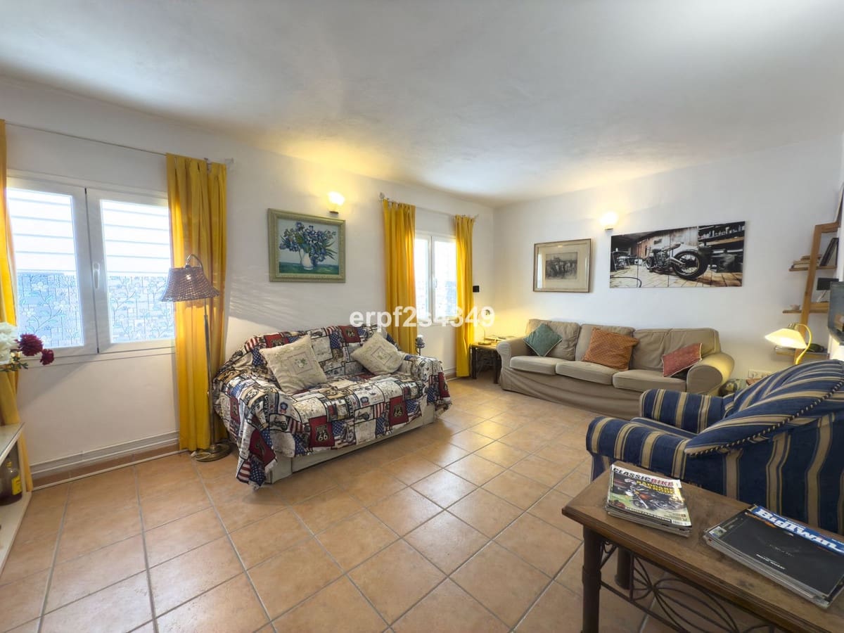 6 bedroom Townhouse for sale in Tolox - € 275,000 (Ref: 8912150)