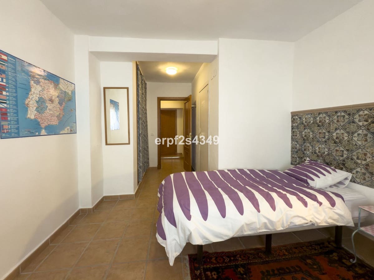 6 bedroom Townhouse for sale in Tolox - € 275,000 (Ref: 8912150)