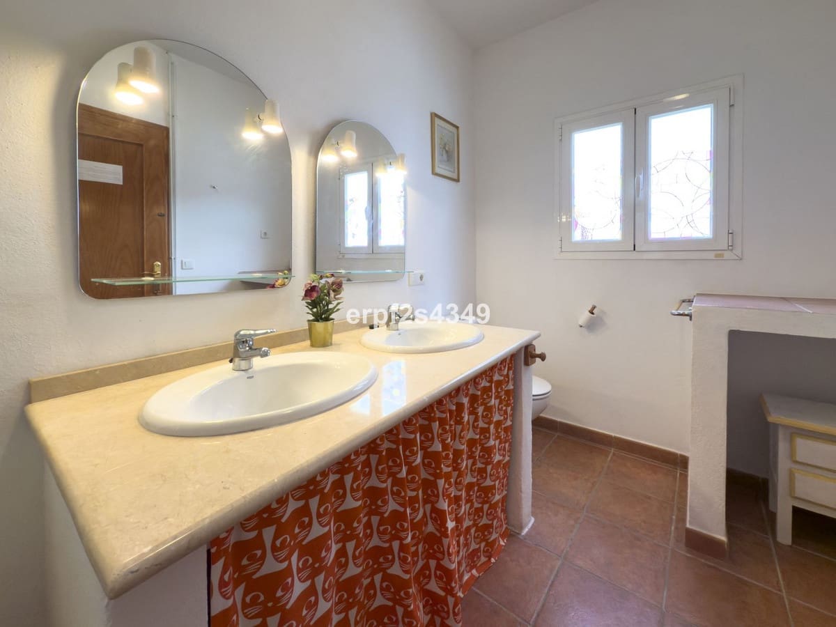 6 bedroom Townhouse for sale in Tolox - € 275,000 (Ref: 8912150)