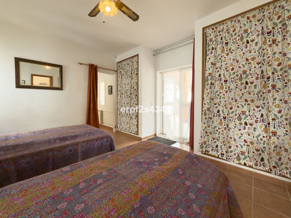 6 bedroom Townhouse for sale in Tolox - € 275,000 (Ref: 8912150)