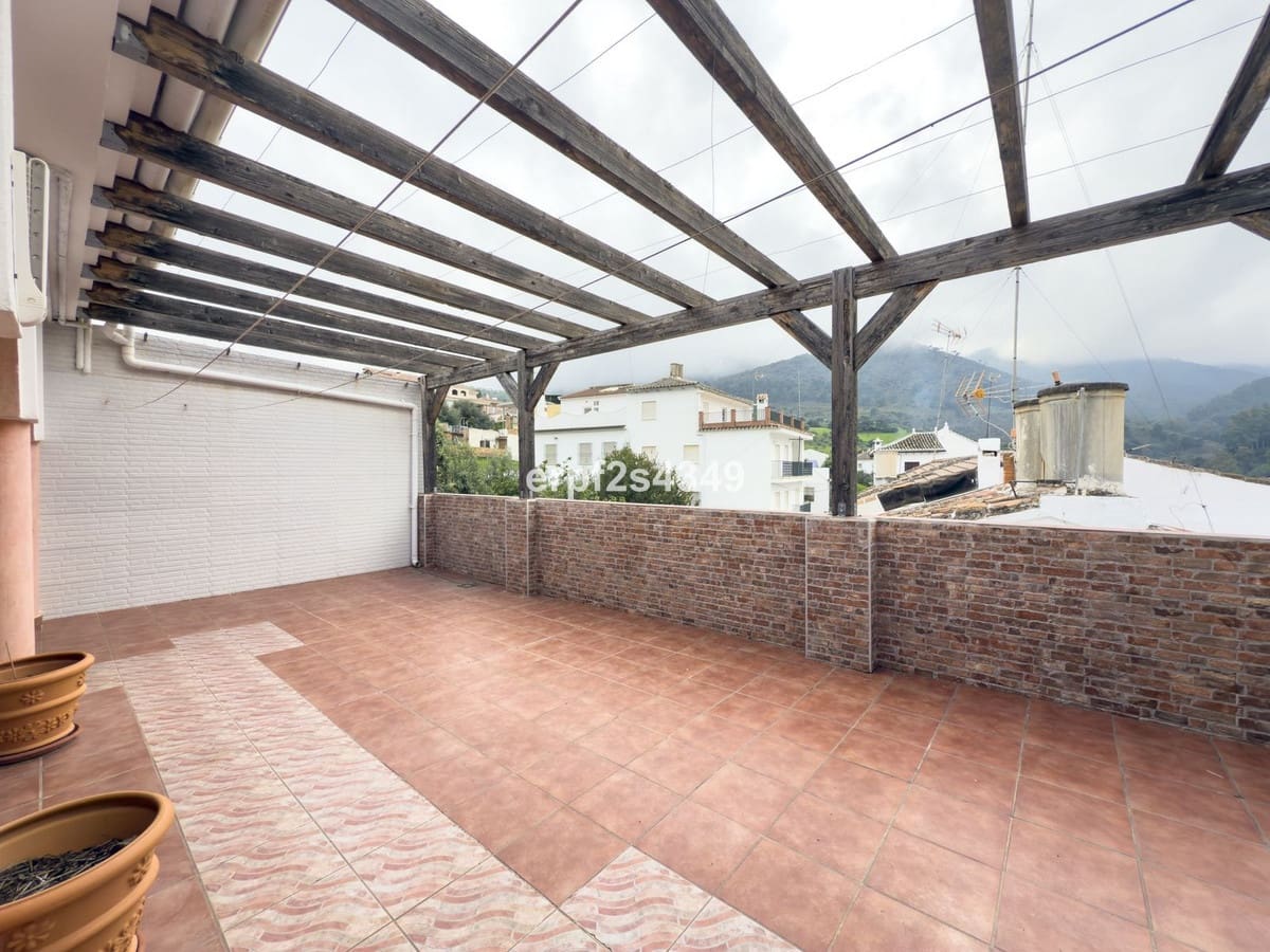 6 bedroom Townhouse for sale in Tolox - € 275,000 (Ref: 8912150)