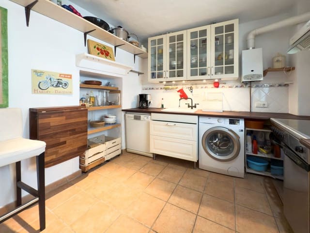 6 chambre Maison de Ville à vendre à Tolox - 275 000 € (Ref: 8912150)