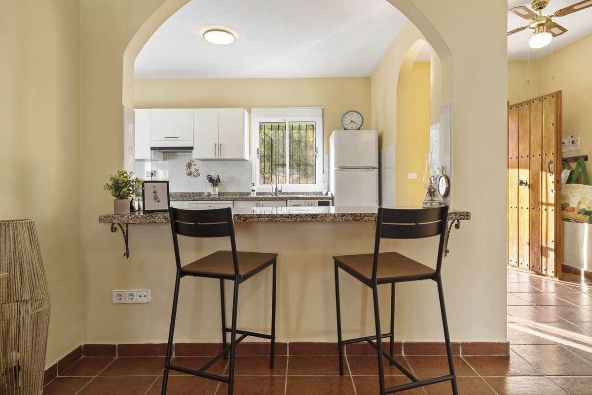 3 soveværelse Finca/Landehus til salg i Pizarra med swimmingpool garage - € 525.000 (Ref: 9050087)