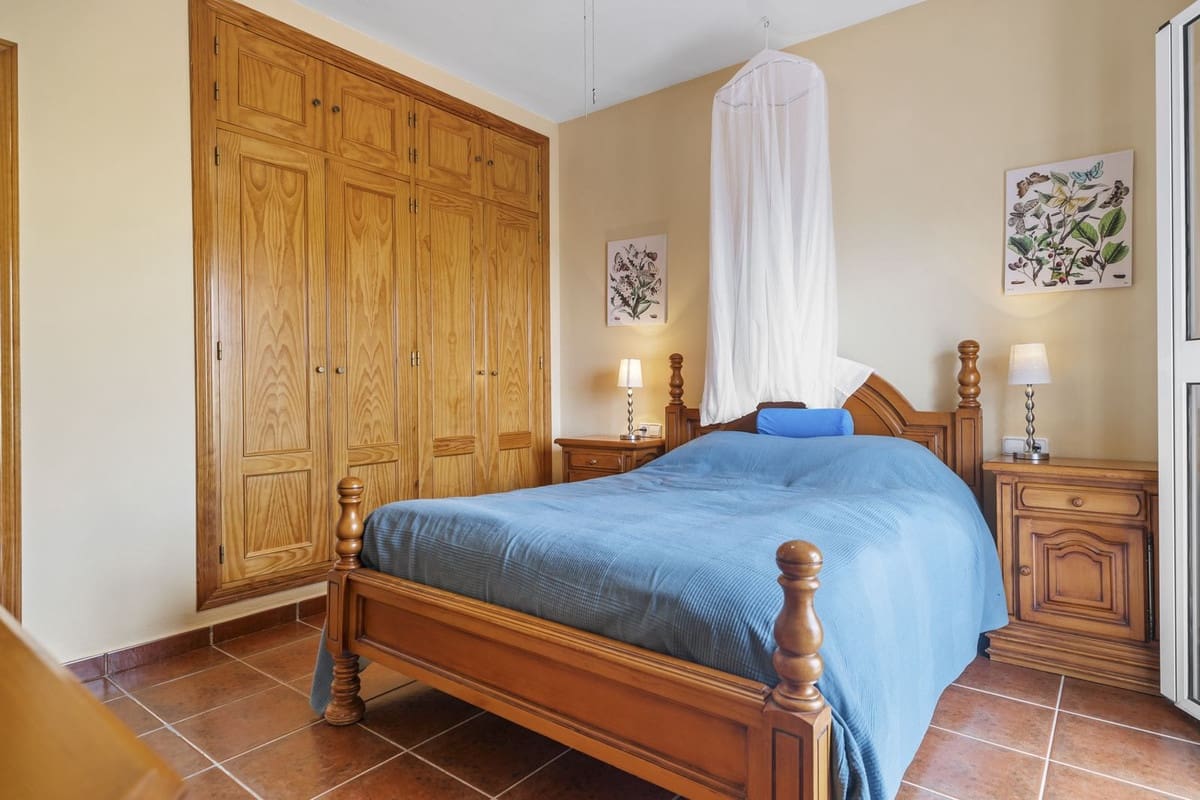 3 soveværelse Finca/Landehus til salg i Pizarra med swimmingpool garage - € 525.000 (Ref: 9050087)