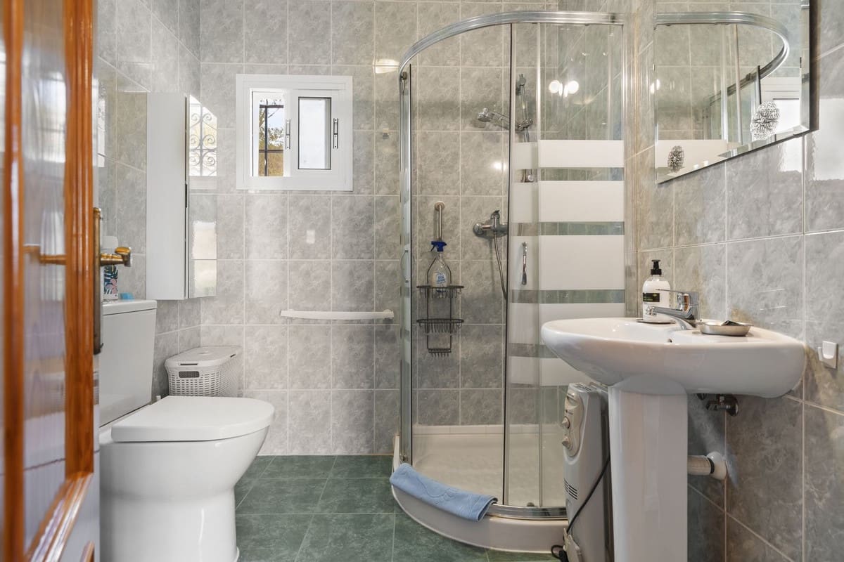 3 soveværelse Finca/Landehus til salg i Pizarra med swimmingpool garage - € 525.000 (Ref: 9050087)