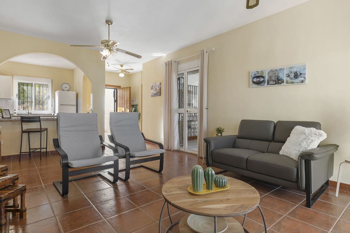 3 soveværelse Finca/Landehus til salg i Pizarra med swimmingpool garage - € 525.000 (Ref: 9050087)