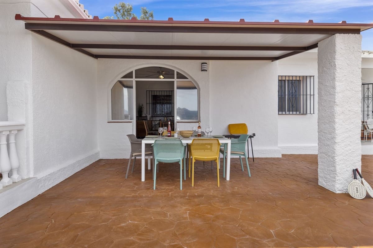 3 soveværelse Finca/Landehus til salg i Pizarra med swimmingpool garage - € 525.000 (Ref: 9050087)