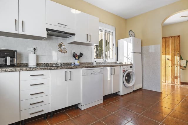 3 soveværelse Finca/Landehus til salg i Pizarra med swimmingpool garage - € 525.000 (Ref: 9050087)