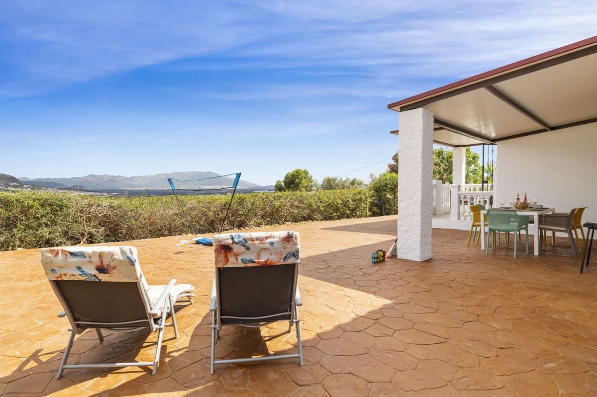 3 soveværelse Finca/Landehus til salg i Pizarra med swimmingpool garage - € 525.000 (Ref: 9050087)