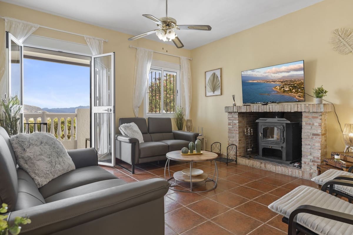 3 soveværelse Finca/Landehus til salg i Pizarra med swimmingpool garage - € 525.000 (Ref: 9050087)