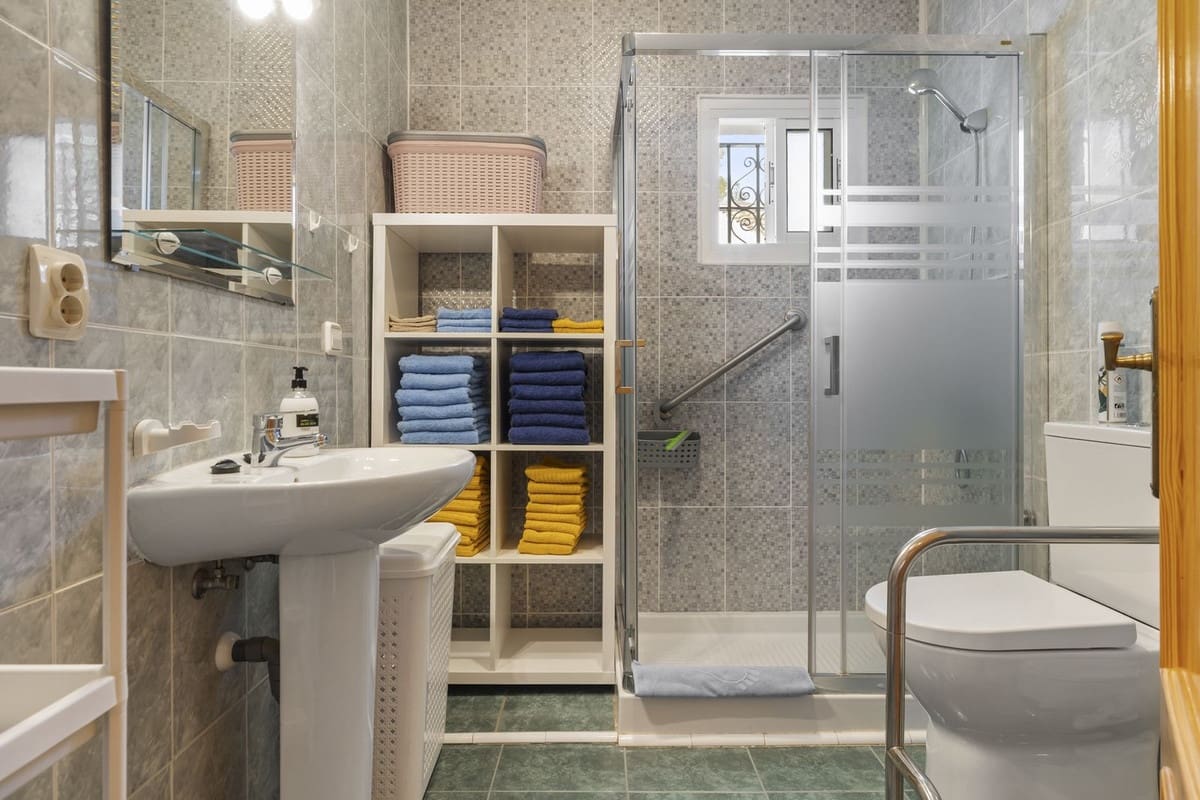 3 soveværelse Finca/Landehus til salg i Pizarra med swimmingpool garage - € 525.000 (Ref: 9050087)