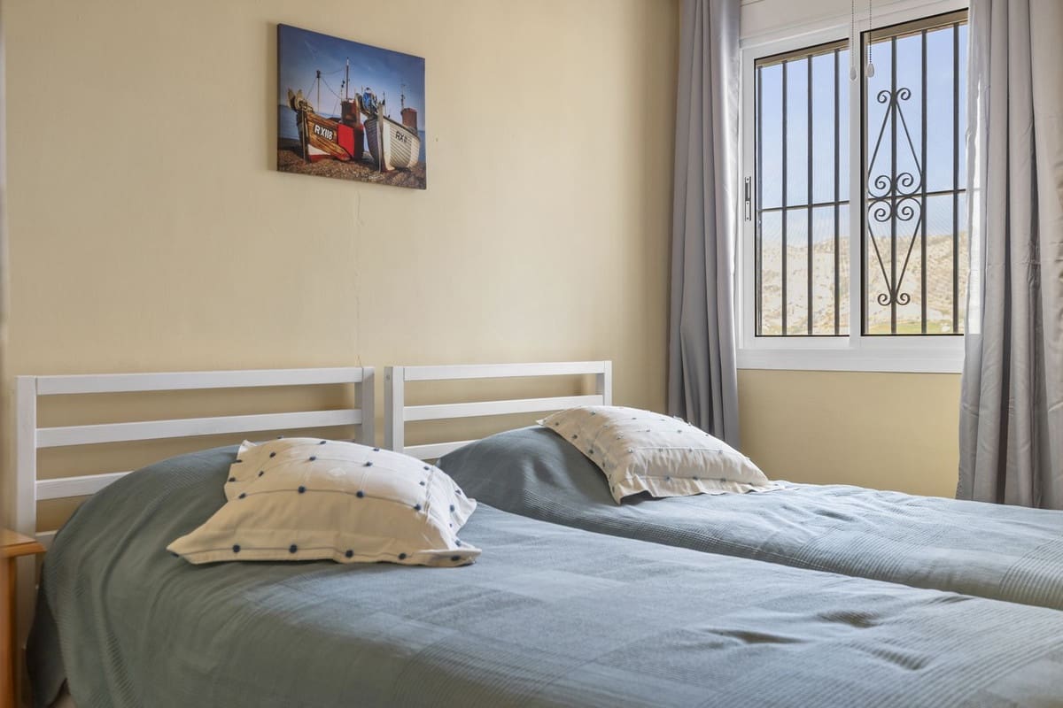 3 soveværelse Finca/Landehus til salg i Pizarra med swimmingpool garage - € 525.000 (Ref: 9050087)