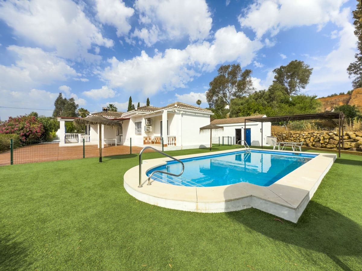 3 soveværelse Finca/Landehus til salg i Pizarra med swimmingpool garage - € 525.000 (Ref: 9050087)