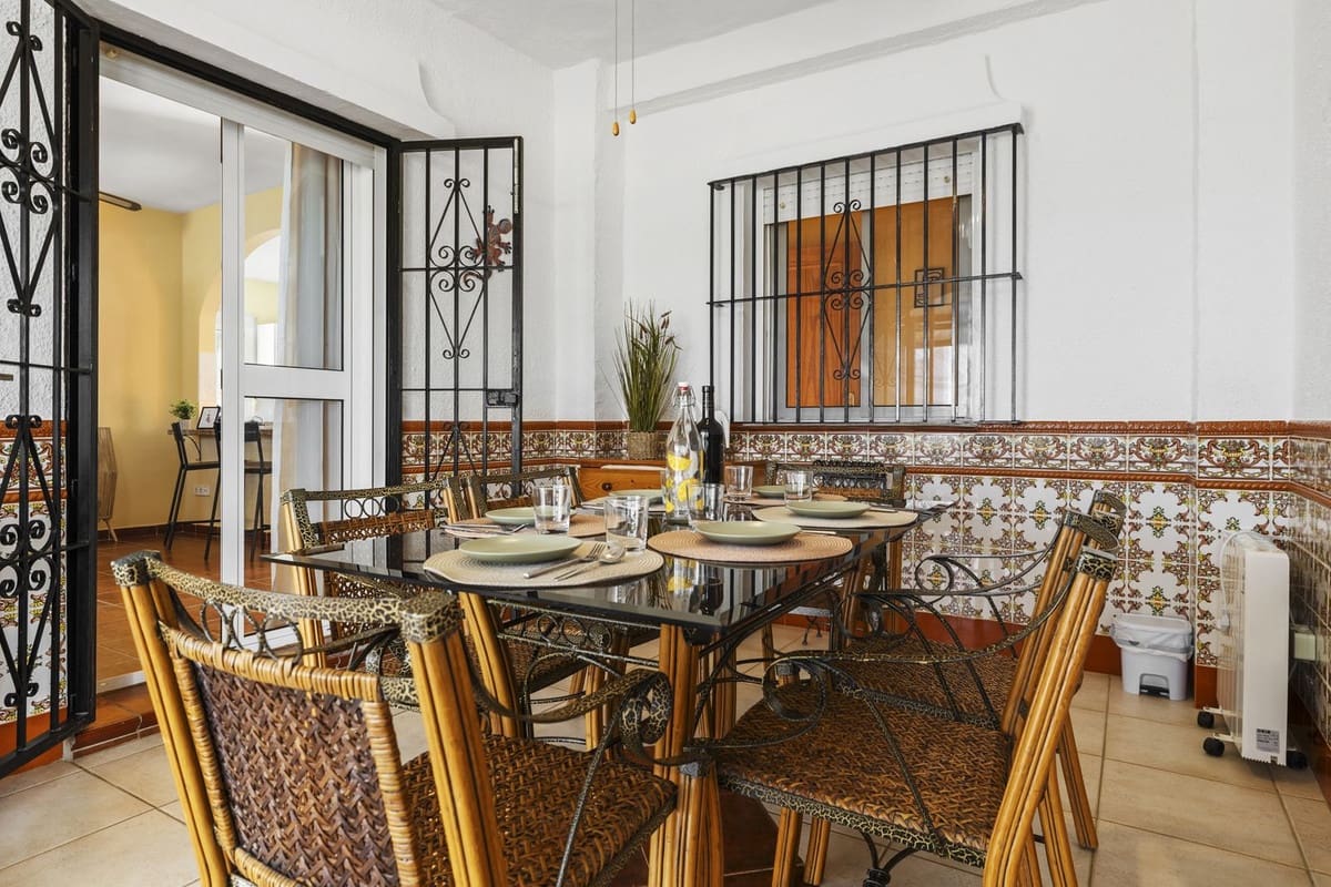 3 soveværelse Finca/Landehus til salg i Pizarra med swimmingpool garage - € 525.000 (Ref: 9050087)