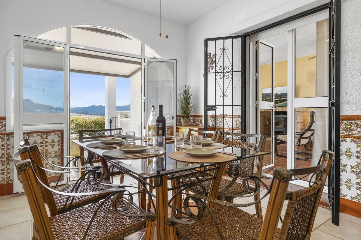 3 soveværelse Finca/Landehus til salg i Pizarra med swimmingpool garage - € 525.000 (Ref: 9050087)