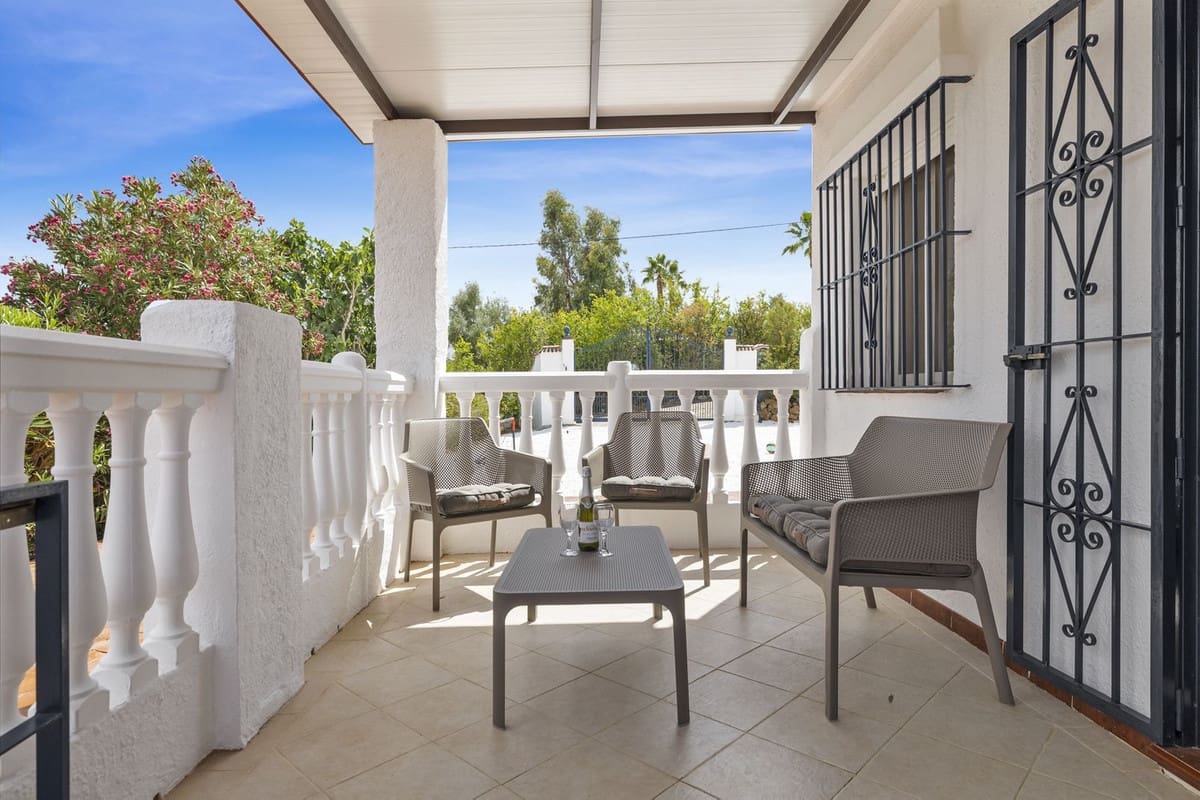 3 soveværelse Finca/Landehus til salg i Pizarra med swimmingpool garage - € 525.000 (Ref: 9050087)