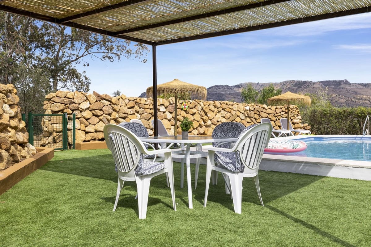 3 soveværelse Finca/Landehus til salg i Pizarra med swimmingpool garage - € 525.000 (Ref: 9050087)