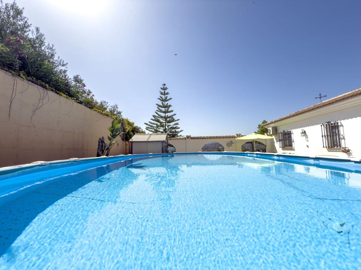 3 soveværelse Finca/Landehus til salg i Tolox med swimmingpool garage - € 375.000 (Ref: 9095795)