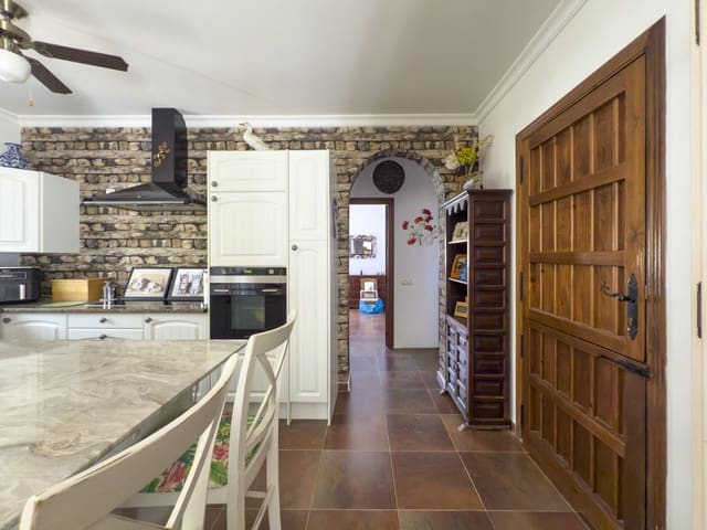 3 soverom Finca/Herregård til salgs i Tolox med svømmebasseng garasje - € 375 000 (Ref: 9095795)