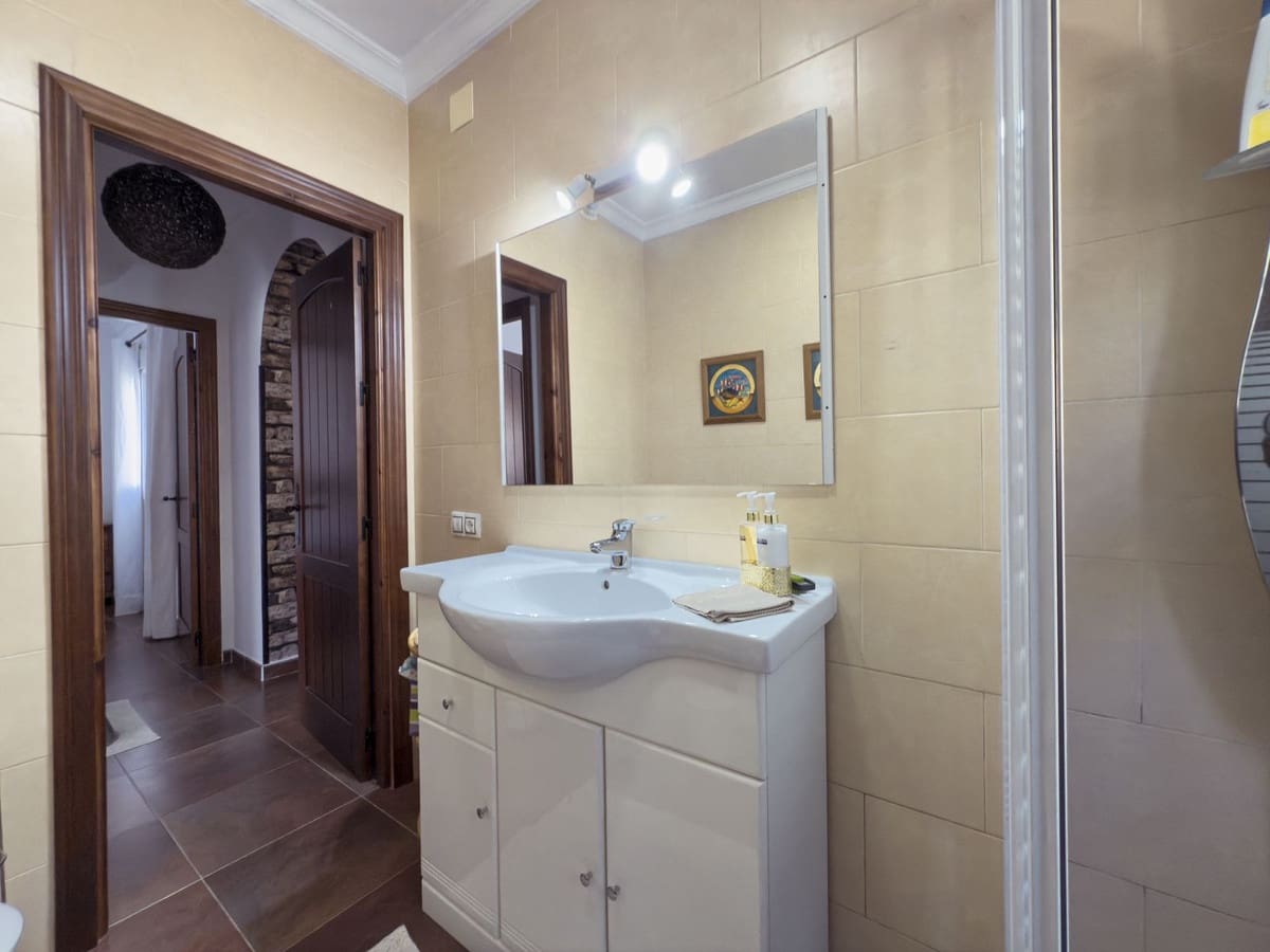 3 soveværelse Finca/Landehus til salg i Tolox med swimmingpool garage - € 375.000 (Ref: 9095795)