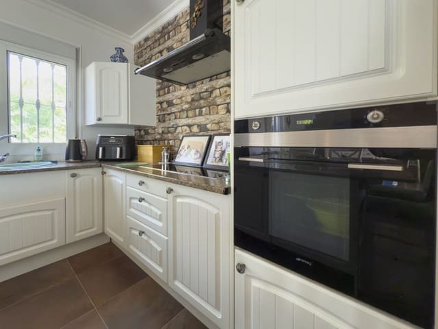 3 soverom Finca/Herregård til salgs i Tolox med svømmebasseng garasje - € 375 000 (Ref: 9095795)