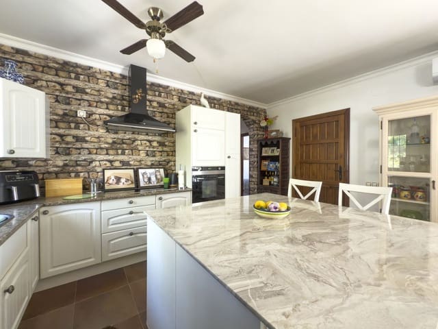 3 soverom Finca/Herregård til salgs i Tolox med svømmebasseng garasje - € 375 000 (Ref: 9095795)