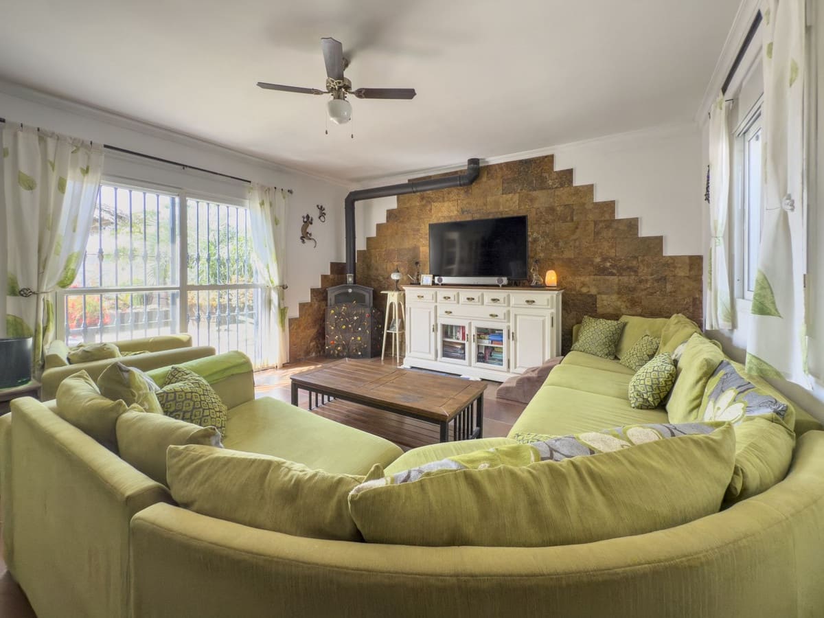 3 soveværelse Finca/Landehus til salg i Tolox med swimmingpool garage - € 375.000 (Ref: 9095795)