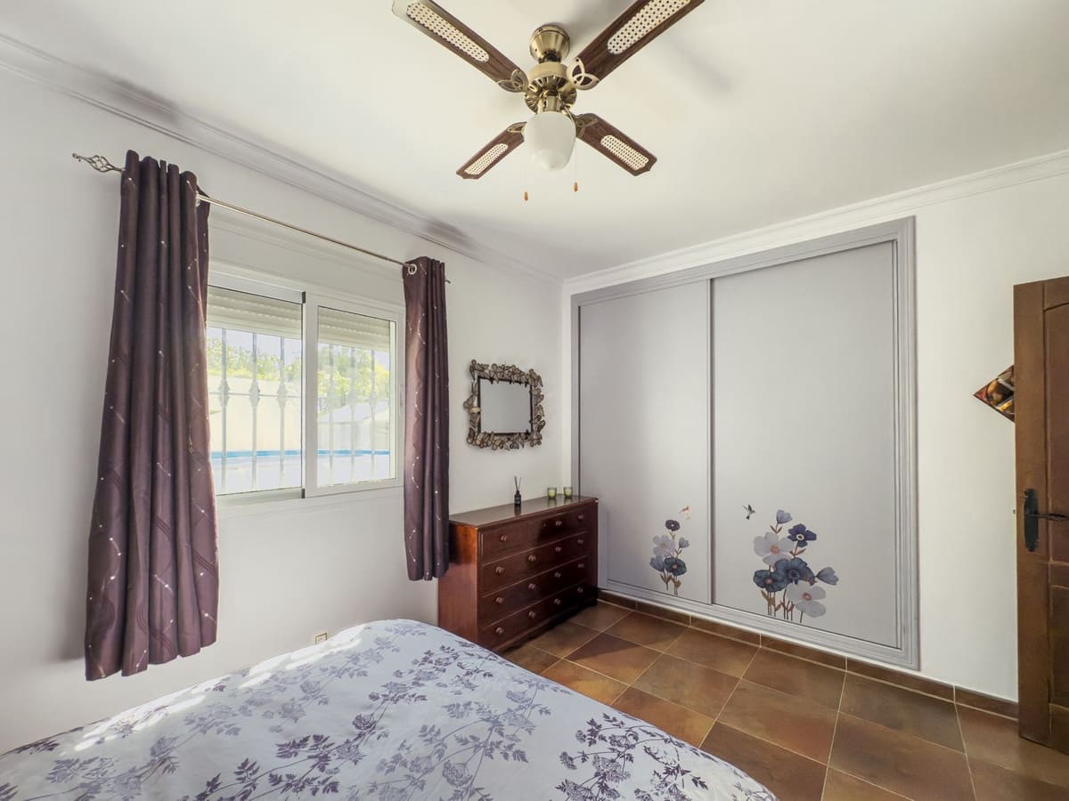 3 soveværelse Finca/Landehus til salg i Tolox med swimmingpool garage - € 375.000 (Ref: 9095795)