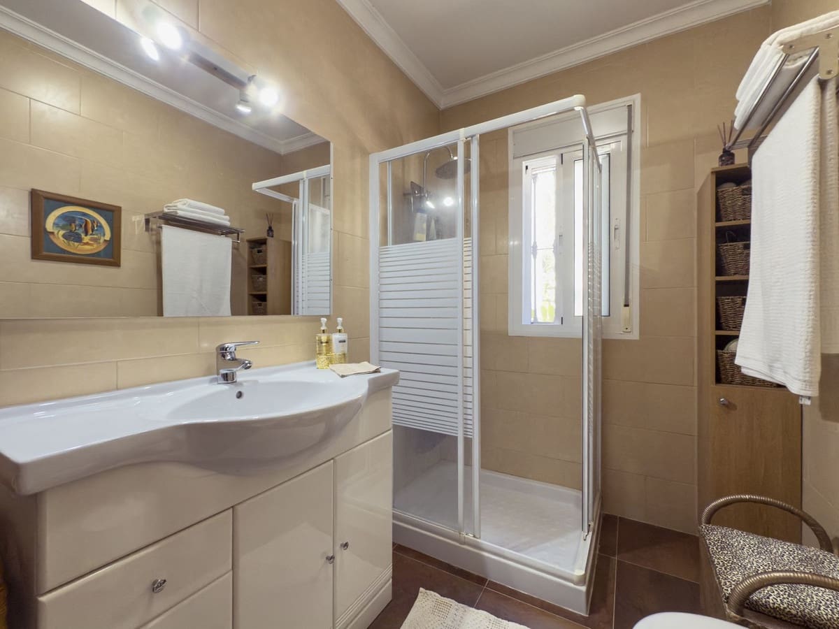 3 soveværelse Finca/Landehus til salg i Tolox med swimmingpool garage - € 375.000 (Ref: 9095795)