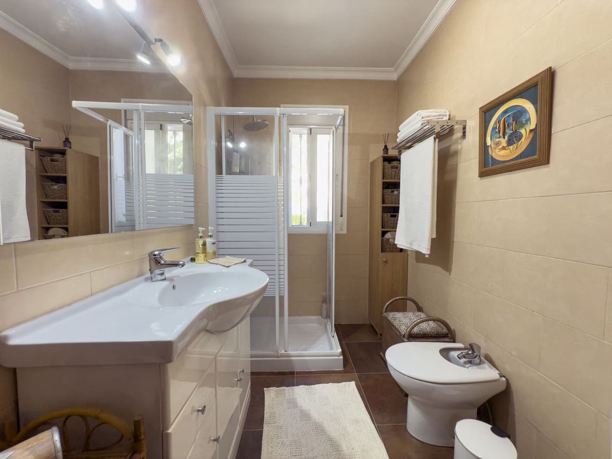 3 soveværelse Finca/Landehus til salg i Tolox med swimmingpool garage - € 375.000 (Ref: 9095795)