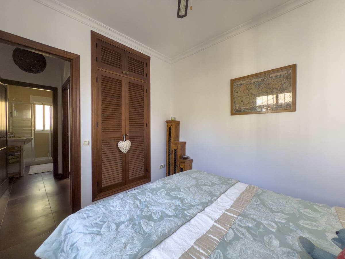 3 soveværelse Finca/Landehus til salg i Tolox med swimmingpool garage - € 375.000 (Ref: 9095795)